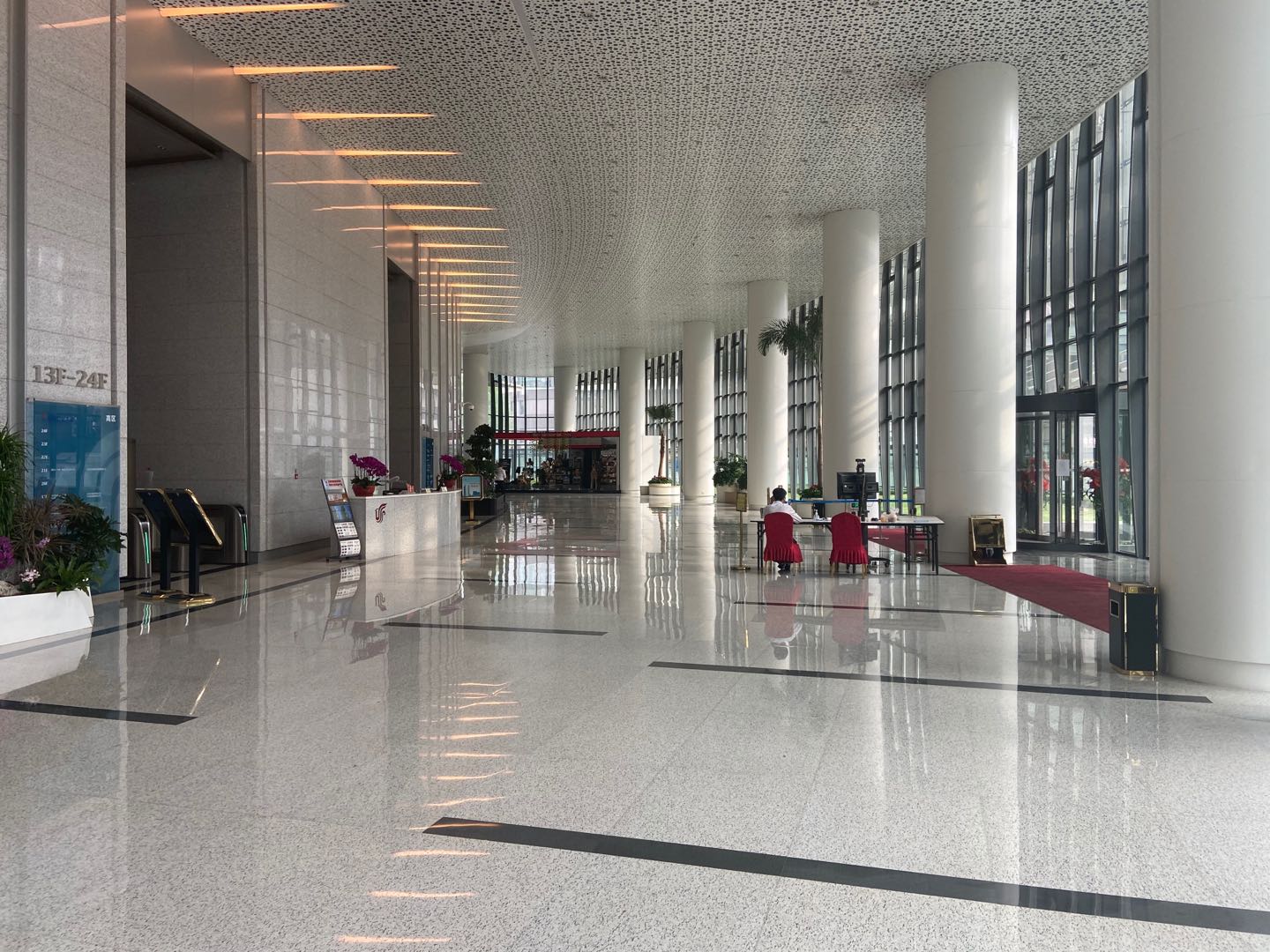 国航世纪大厦正门